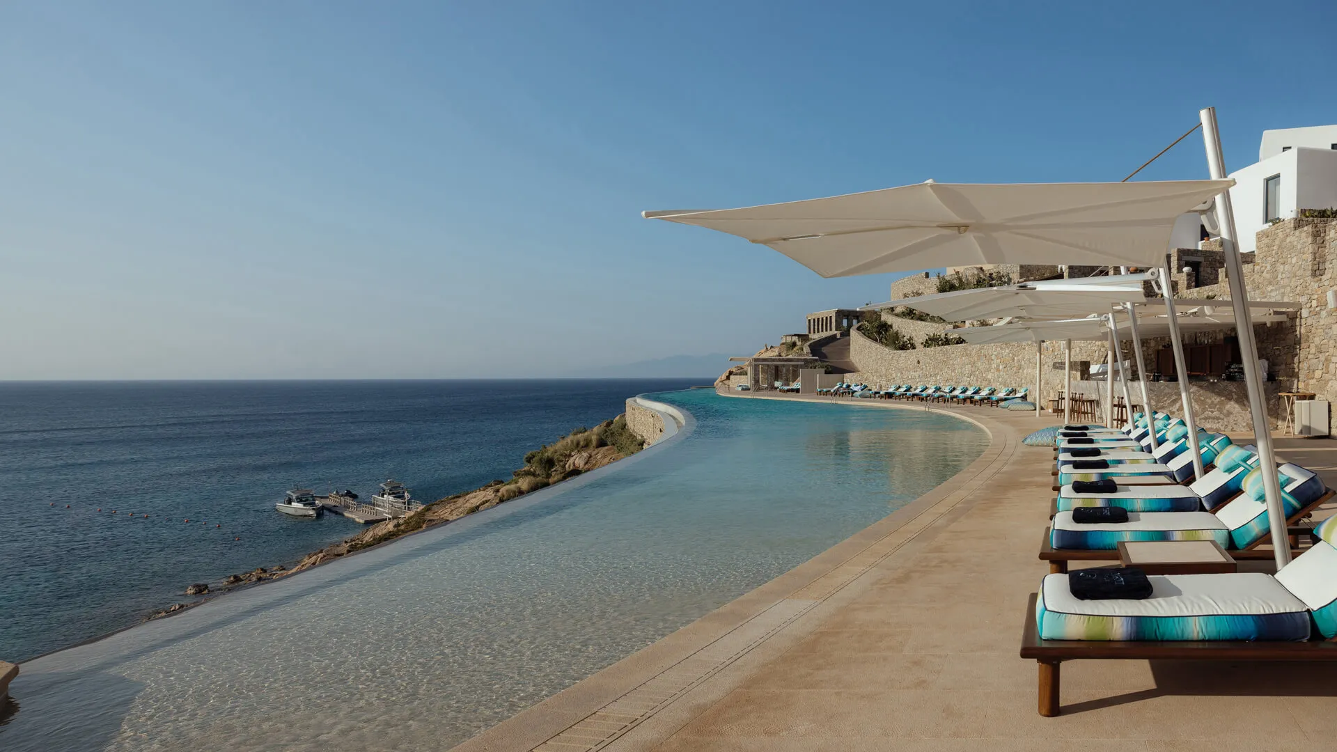 Missoni Beach Resort: Infinity pool at Cali Mykonos overlooking the exclusive beach, open to outside guests.